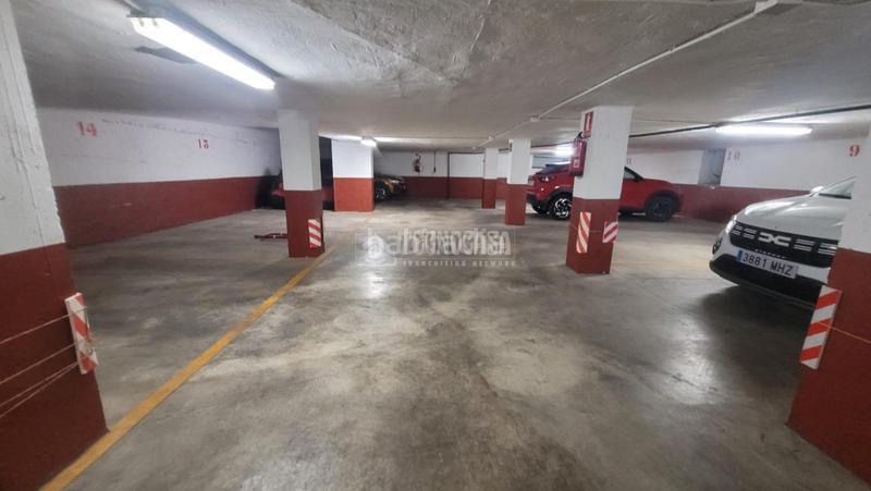 Foto 801aebf1-b664-414b-afb3-89d5a5f8b9a0. Car parking in Triana Este Sevilla