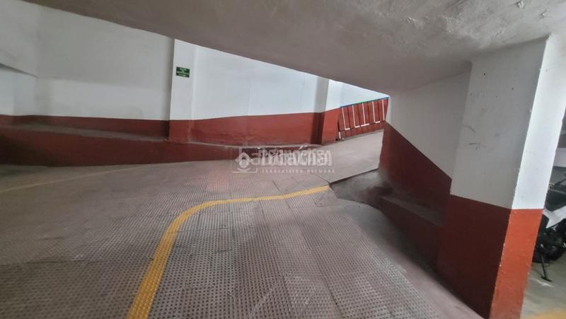 Foto 87d9a7b7-09da-4cc3-97aa-6bb1a4d5f3dd. Car parking in Triana Este Sevilla