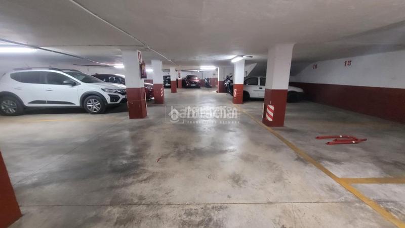 Foto b979bad7-ef78-492c-902a-9bae82f41098. Car parking in Triana Este Sevilla