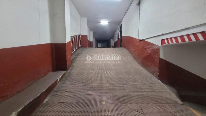 Foto ce95c776-40aa-46c8-a4be-57db2c607787. Car parking in Triana Este Sevilla