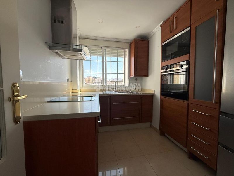 Foto 0f2aee6c-54f2-45bb-921e-440a4ed5ef02. Pis a Triana Este Sevilla