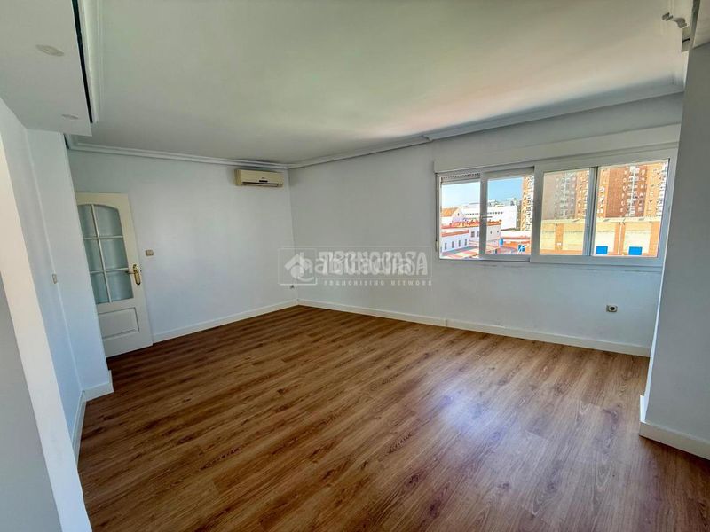 Foto b5720ece-2c75-467f-872f-3310feafb26c. Pis a Triana Este Sevilla