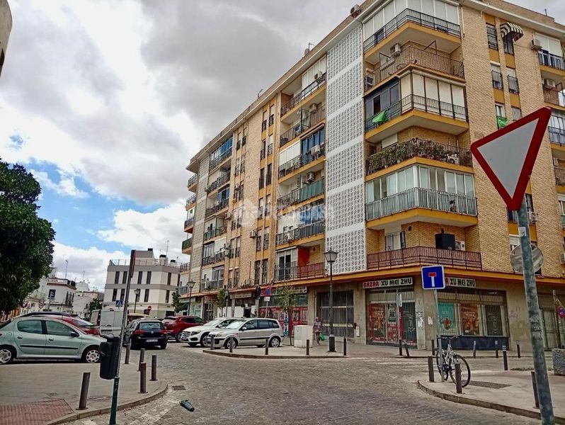 Foto 51ff2e0d-5922-41b5-aa4a-b469baef01f4. Piso  en venta en Triana Oeste Sevilla