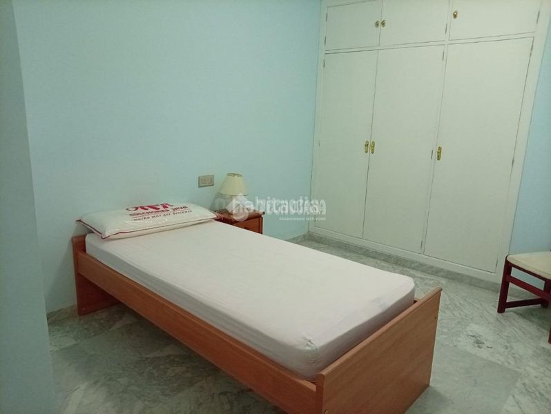 Foto c8d32aeb-bb27-4c3d-aeba-a065562bd188. Piso  en venta en Triana Oeste Sevilla