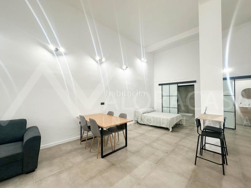 Foto 2eff5f60-c1c2-492a-97ba-b5b9834d54a1. Miete etagenwohnung in Parque Ayala - Jardín de la Abadía - Huelín Málaga