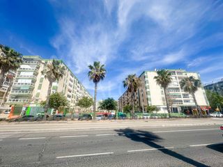 Appartamento in Calle tomás echeverría 6. Piso en venta en huelin, 1ª línea de playa