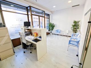 Alquiler Local Comercial en Parque Ayala - Jardín de la Abadía - Huelín. Local en alquiler en huelin