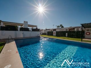 Xalet a Cártama pueblo. Casa en venta en cártama – urbanización con piscina, merenderos