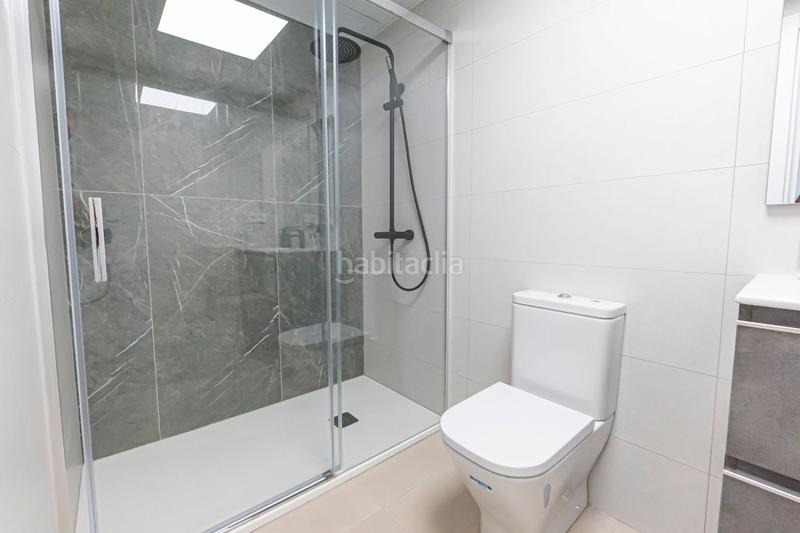 Foto b35d6727-1fd2-4a67-b0f2-6dc2445c948d. Piso casa en venta 2 habitaciones 2 baños. en Almayate Bajo