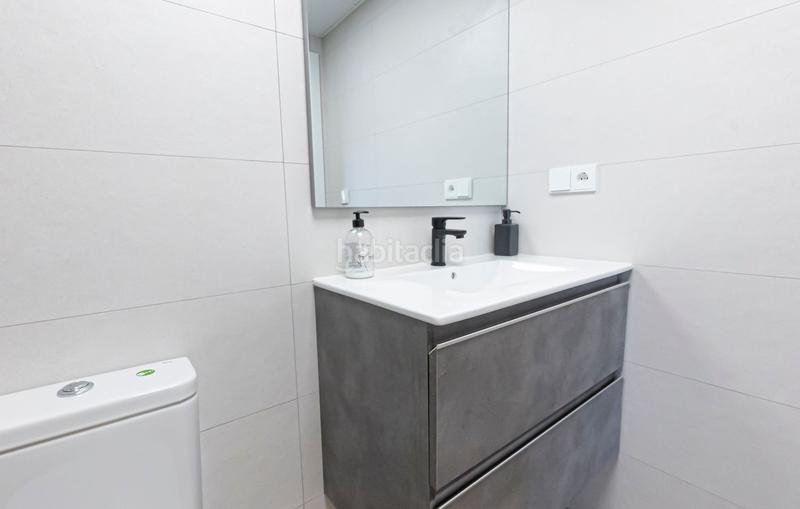 Foto f86135fc-eac7-4d21-a206-a0de8f432cea. Piso casa en venta 2 habitaciones 2 baños. en Almayate Bajo