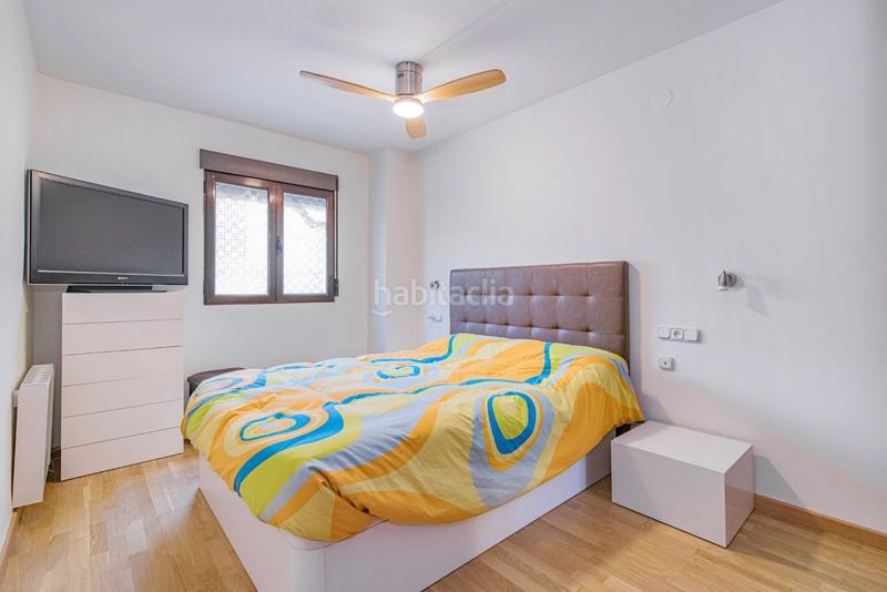Foto 4c41f88c-bac2-4e40-a908-f91c48b5d3e9. Piso casa en venta 3 habitaciones 2 baños. en Castaño - Mirasierra Granada