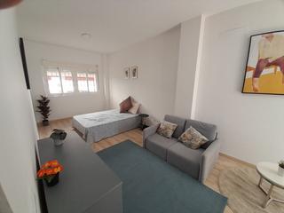 Studio à Parque Victoria Eugenia. Casa en venta