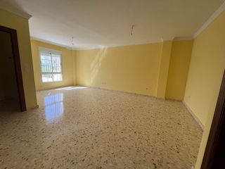 Chalet in Residencial Triana - Barrio Alto. Amplia vivienda adosada a estrenar en churriana de la vega.