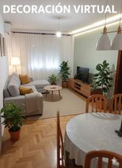 Appartement à La Trinidad. Casa en venta 4 habitaciones 2 baños.