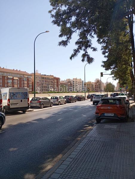 Foto bc0c1b55-e684-4e32-94ff-715a5789c88d. Piso casa en venta 4 habitaciones 2 baños. en La Trinidad Málaga