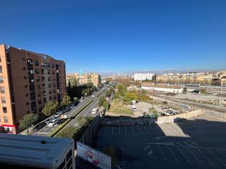 Pis a Camino de Ronda. Casa en venta 3 habitaciones 1 baños.