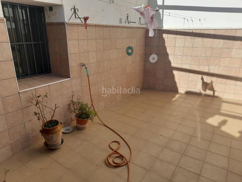 Foto d244bc1a-d8cb-4d25-bbe1-0c525f634d71. Chalet mit parking in Ctra. Circunvalación - La Magdalena Jaén