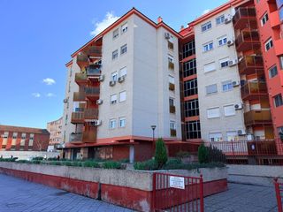 Rent Flat in Fígares. Casa en alquiler 4 habitaciones 2 baños.