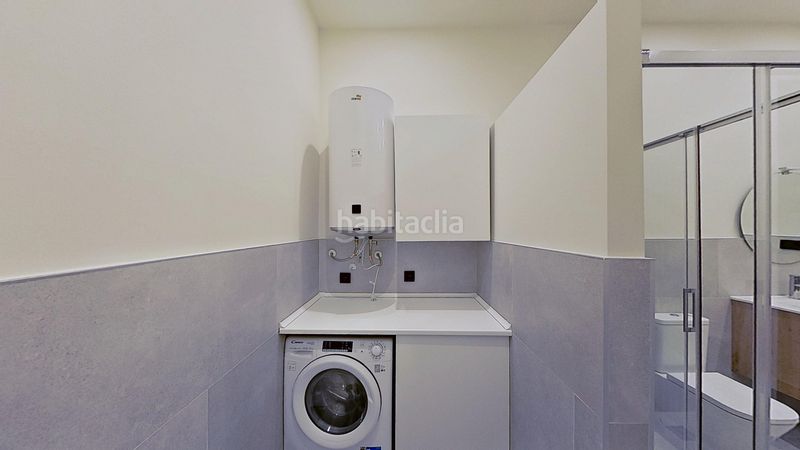 Foto d7d3e0b1-eace-42e3-b914-c31235ddcc6a. Edificio in La Trinidad Málaga