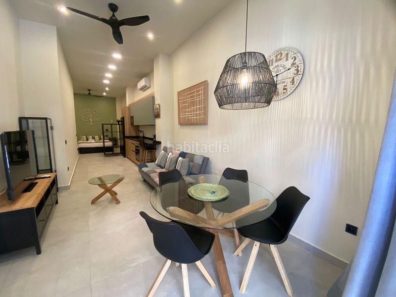 Foto eac6cbb8-78c9-49b5-aa37-5dfc8b849d67. Edificio in La Trinidad Málaga