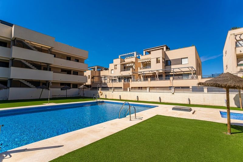 Foto ee776920-6587-490a-939f-2b4cf380b6f1. Pis amb piscina a Benajarafe