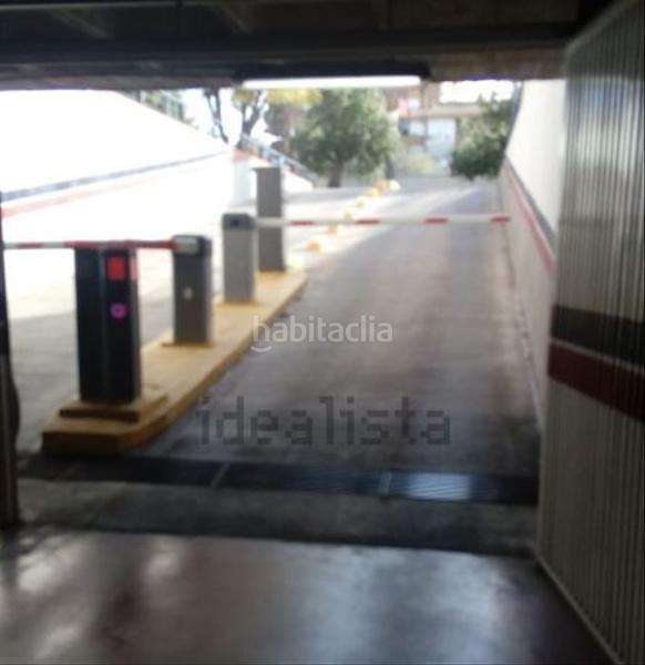 Foto 4171298f-ee3a-420e-8616-40206df955b3. Aparcament cotxe a calle castillo de baños de la encina 17c a Sevilla