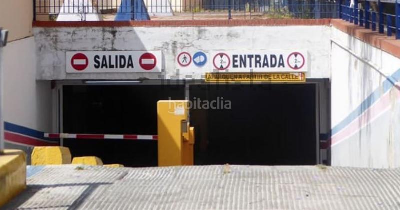 Foto c96002c3-4109-494a-9403-41946bce4ae8. Aparcament cotxe a calle castillo de baños de la encina 17c a Sevilla