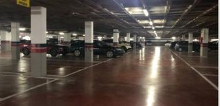 Parking voiture à Calle castillo de baños de la encina 17c