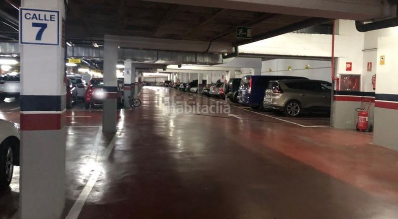 Foto 67ff38fa-9e6c-47ef-a67e-dddb354a3057. Posto auto in calle castillo de baños de la encina 17c in Sevilla