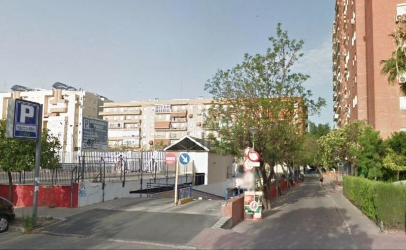 Foto 811c719f-23c1-4700-a16a-a5f132390d95. Posto auto in calle castillo de baños de la encina 17c in Sevilla