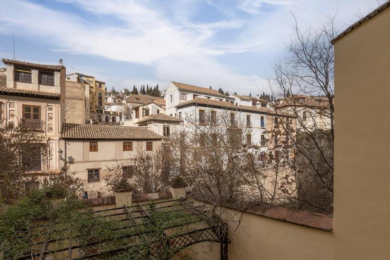Foto ced3bd74-5218-413c-b7a0-e0be0f4a58ac. Piso en calle calle puente espinosa 28 maravilloso piso en paseo de los tristes en Granada