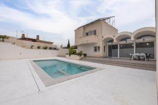 Xalet a Calle cariñena 4. Fantástico chalet con piscina en viñas del rey, otura