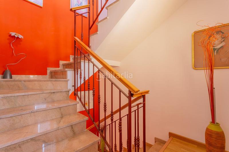 Foto 2f53f3c4-83aa-4608-8529-02248f26e206. Casa aparellada amb calefacció a San Miguel Armilla