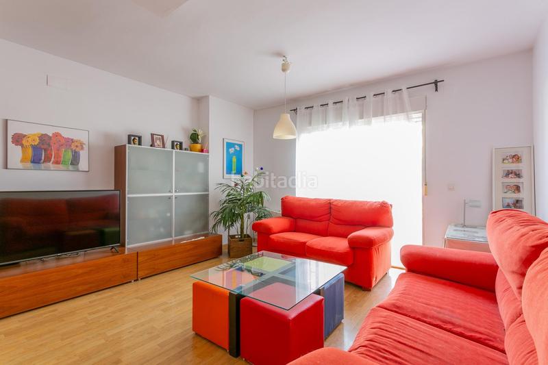 Foto b94775f6-2736-4096-9837-3e917b52438c. Casa aparellada amb calefacció a San Miguel Armilla