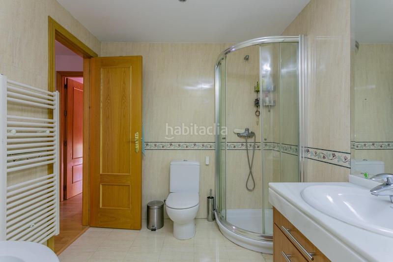 Foto cb361df8-1a12-4b62-99f1-3cd750e50647. Casa aparellada amb calefacció a San Miguel Armilla