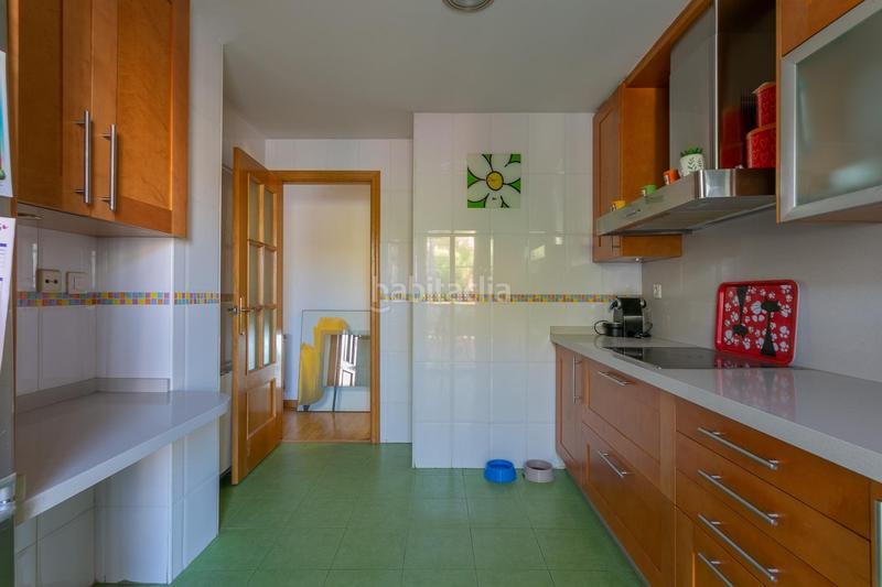 Foto ec11c0c7-d287-44f0-b0e4-7b37e305bf09. Casa aparellada amb calefacció a San Miguel Armilla
