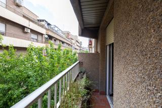 Appartement  Calle pintor zuloaga. Piso en el centro de granada  barrio figares