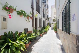 Casa  Calle calle moral. Casa dividida en 4 apartamentos ideal para inversion