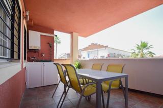 Pis  Calle camaguey. Piso de 2 dormitorios con terraza, garaje y trastero