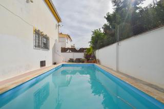 Chalet  Calle calle de los alminares. Chalet en venta en hijar