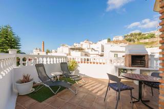 Casa  Calle ramblilla b (cal). Casa con 3 apartamentos en salobreña