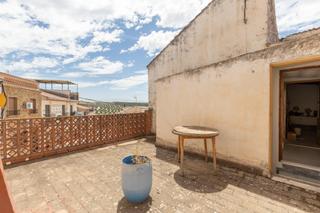 Haus  Calle calle del horno de bracana, 6. Casa adosada con estanco en funcionamiento y licencia en vigor