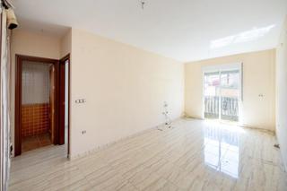 Pis  Calle de pablo picasso. Piso de 3 dormitorios en peligros
