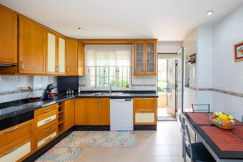 Foto bc3e5e43-c42e-43ca-b52e-151885f6cba0. Chalet en calle residencial el carmelo 54 chalet con piscina en el carmelo en Ogíjares