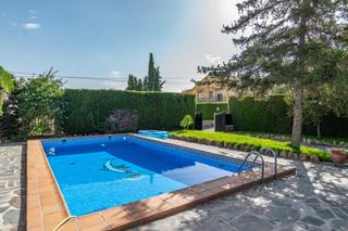 Xalet  Calle del mesón. Casa con piscina en urb. molino alto