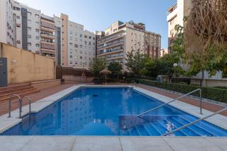 Etagenwohnung  Calle pdta jose fernandez mtnez. Piso en parque almunia con piscina y garaje.