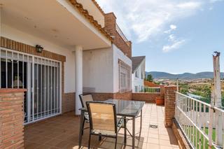 Chalet en Villa de Otura. Chalet con piscina en otura