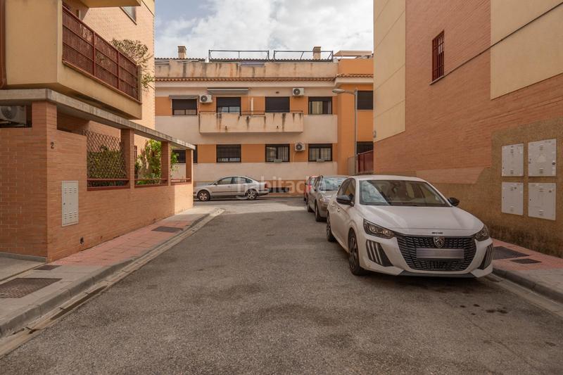 Foto 0cdc3fe9-70bd-42a4-bb62-482d37502bed. Piso en calle maría zambrano 1 piso con piscina en alhendin en Alhendín