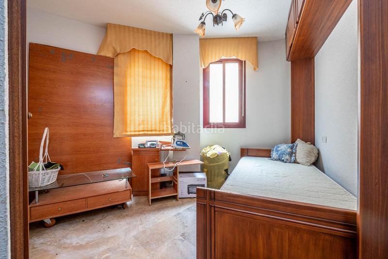 Foto a538a060-9c4b-43c2-a96b-0e08927588c7. Piso en calle maría zambrano 1 piso con piscina en alhendin en Alhendín