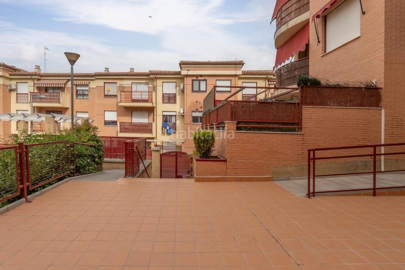 Foto a91dcf71-37e4-400e-8232-98a97fc748d0. Piso en calle maría zambrano 1 piso con piscina en alhendin en Alhendín